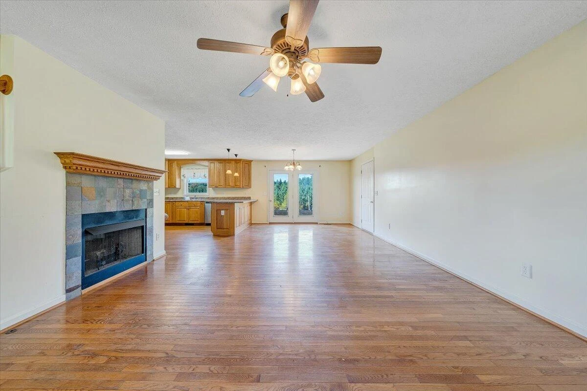 435 Suffolk LN - Photo 4
