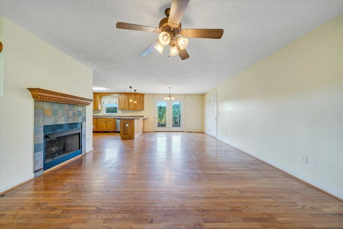435 Suffolk LN - Photo 5