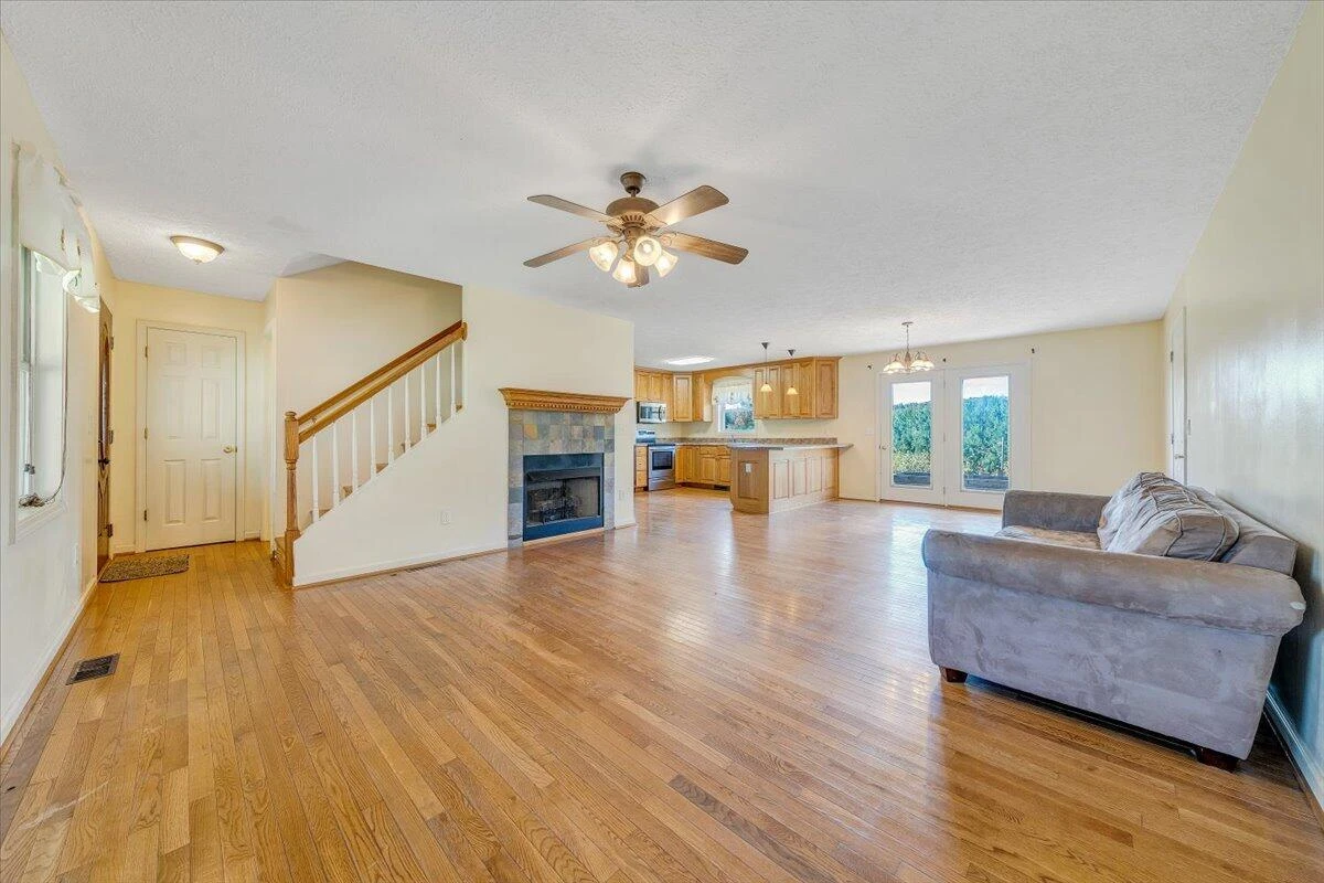 435 Suffolk LN - Photo 6