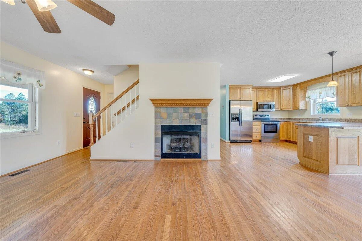 435 Suffolk LN - Photo 7