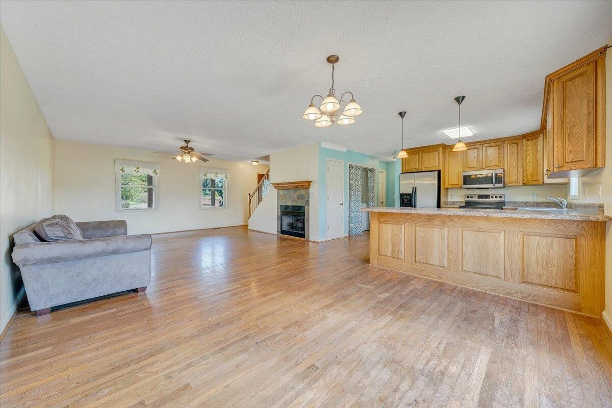 435 Suffolk LN - Photo 8