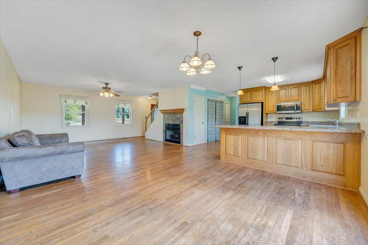 435 Suffolk LN - Photo 9