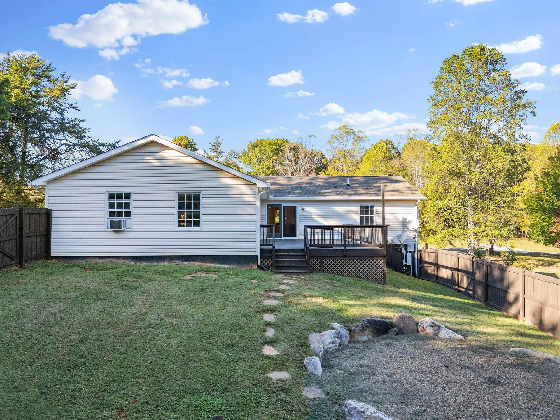 103 Craddock LN - Photo 12