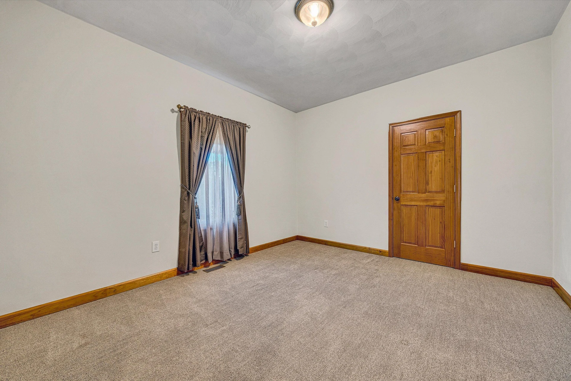 196 Halsey CT - Photo 26