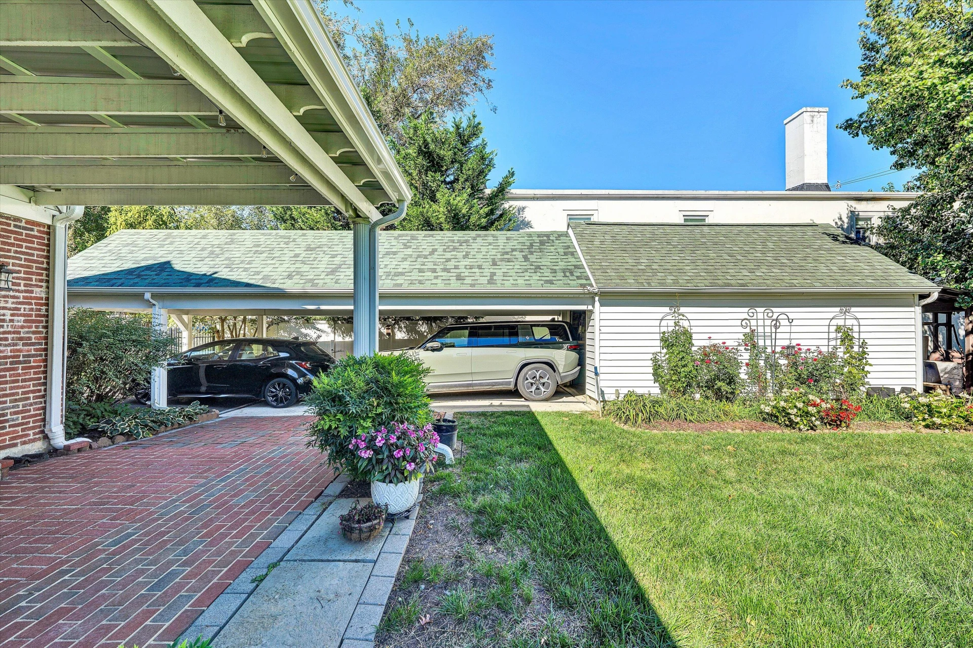 323 Roanoke BLVD - Photo 15