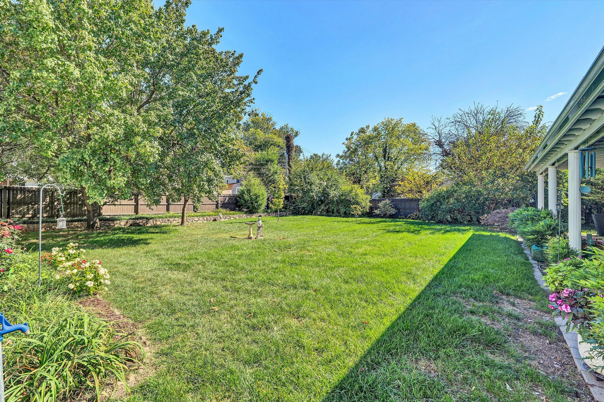 323 Roanoke BLVD - Photo 16