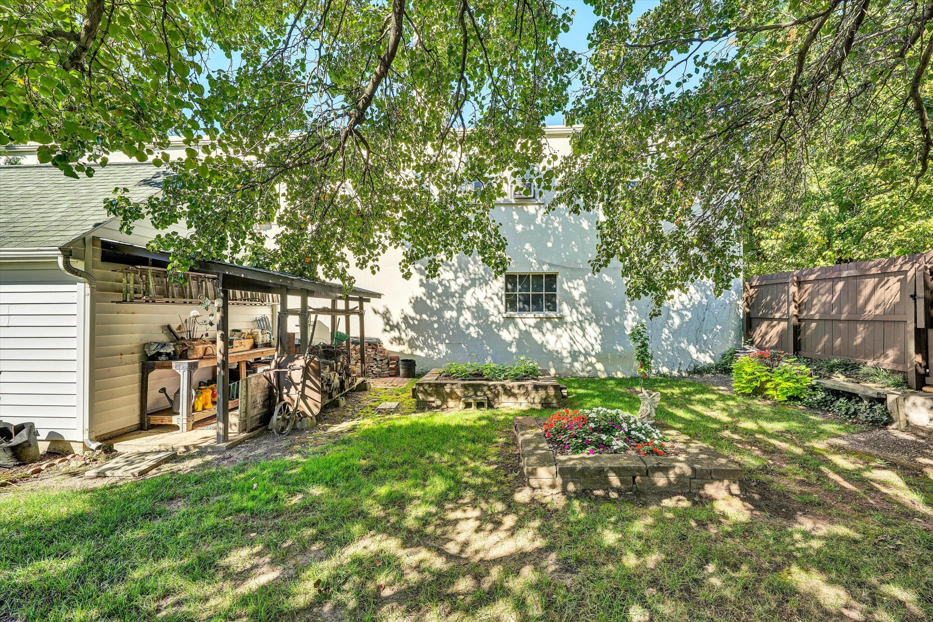 323 Roanoke BLVD - Photo 17