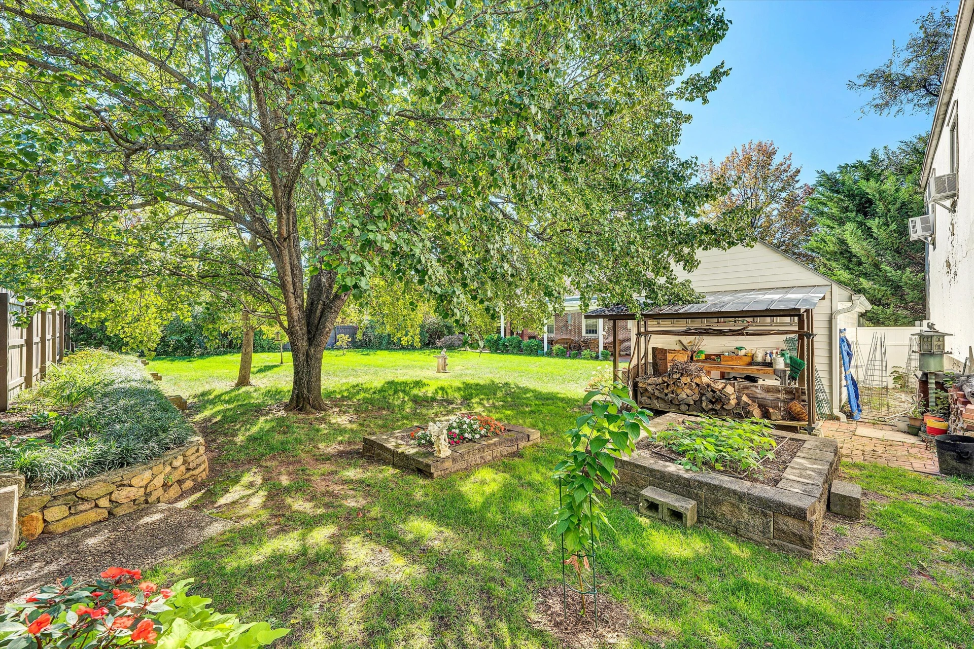 323 Roanoke BLVD - Photo 18