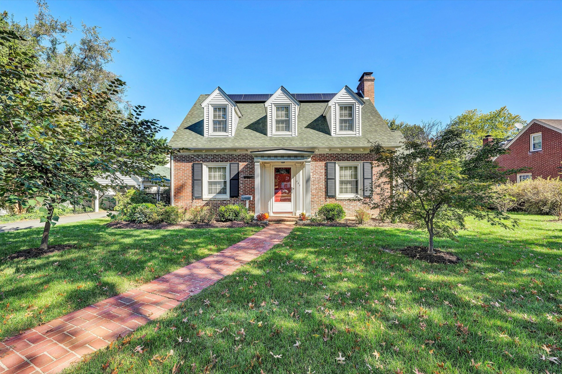 323 Roanoke BLVD - Photo 2