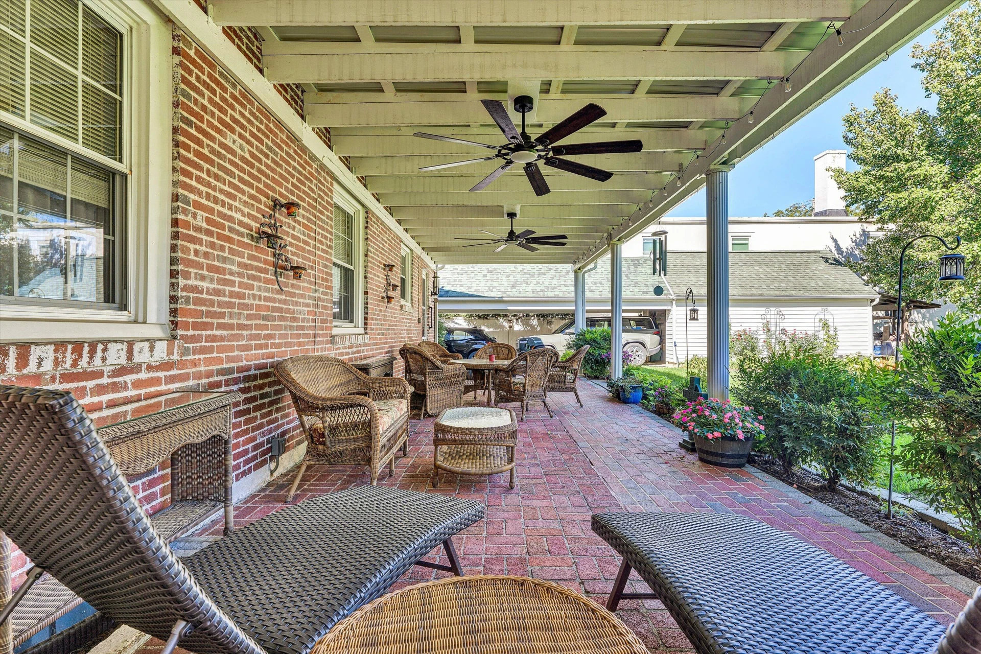 323 Roanoke BLVD - Photo 9