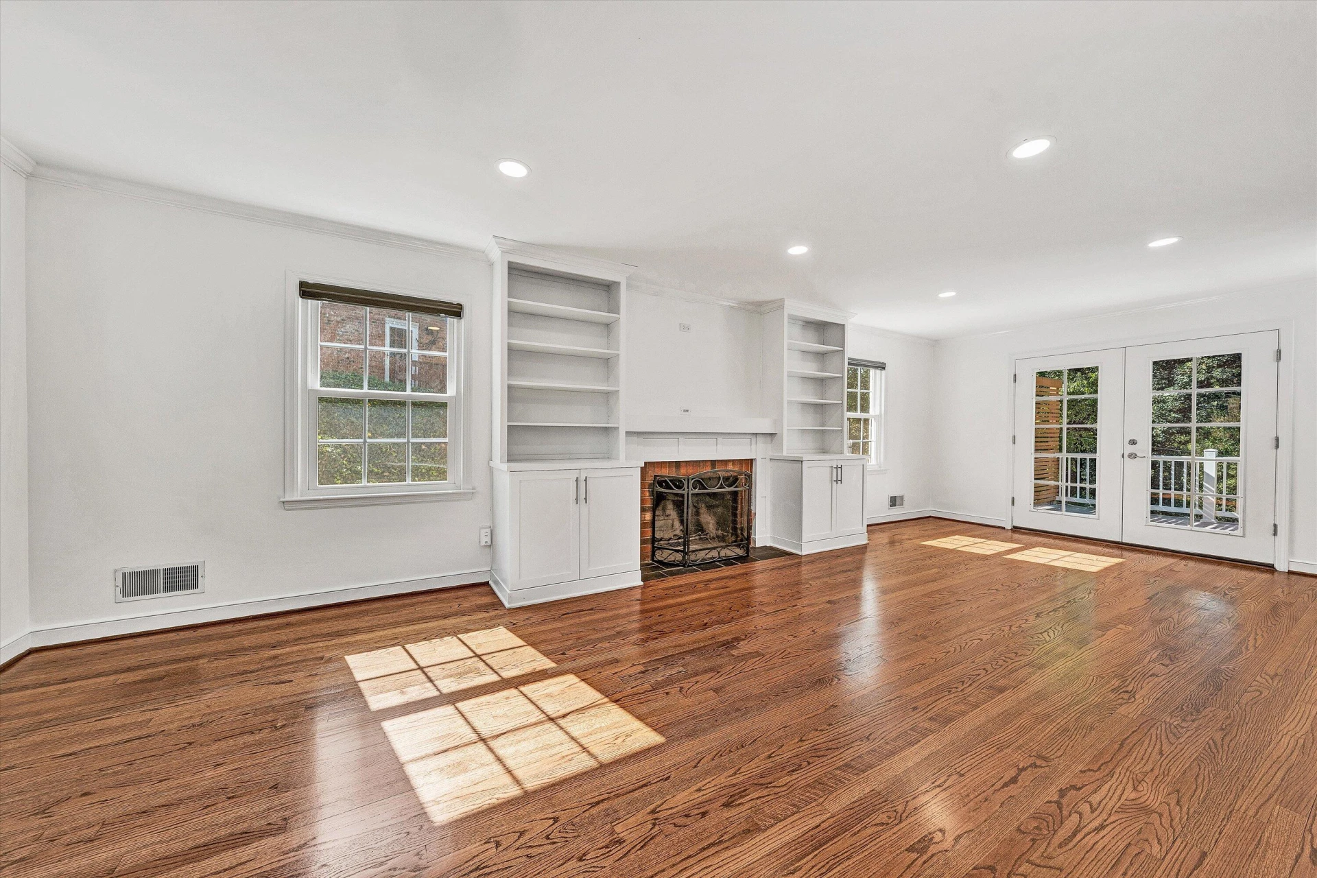 3033 Bancroft DR SW - Photo 13