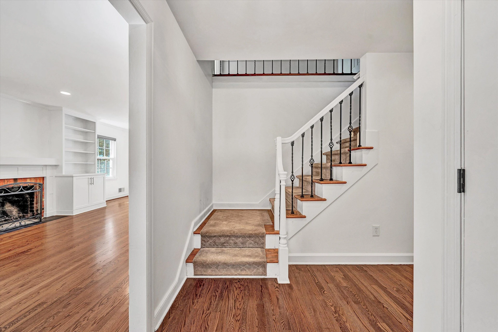 3033 Bancroft DR SW - Photo 12