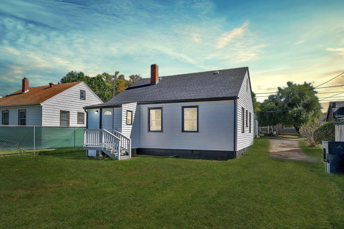 144 Courtney AVE NE - Photo 3