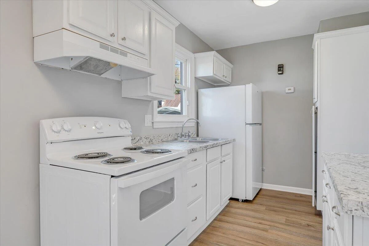 144 Courtney AVE NE - Photo 22