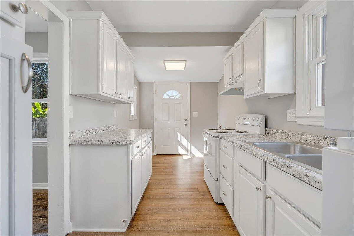 144 Courtney AVE NE - Photo 23