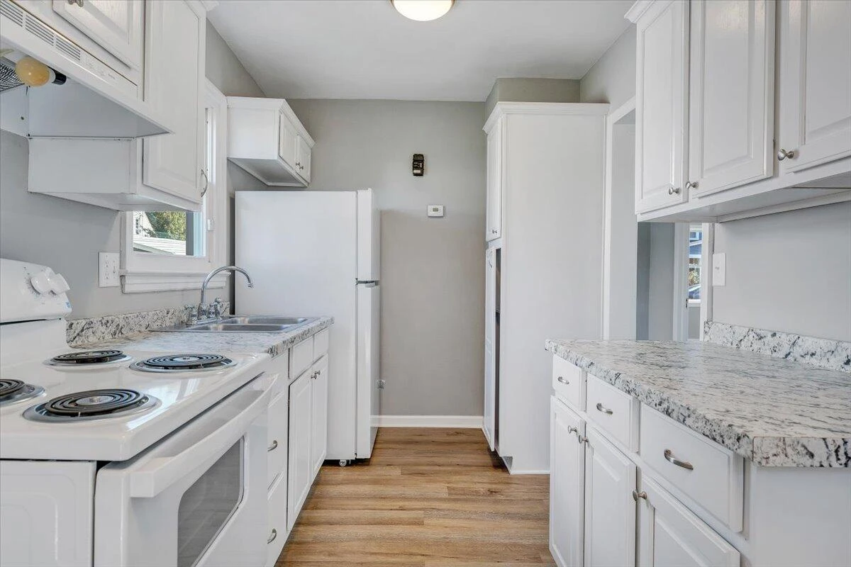 144 Courtney AVE NE - Photo 24
