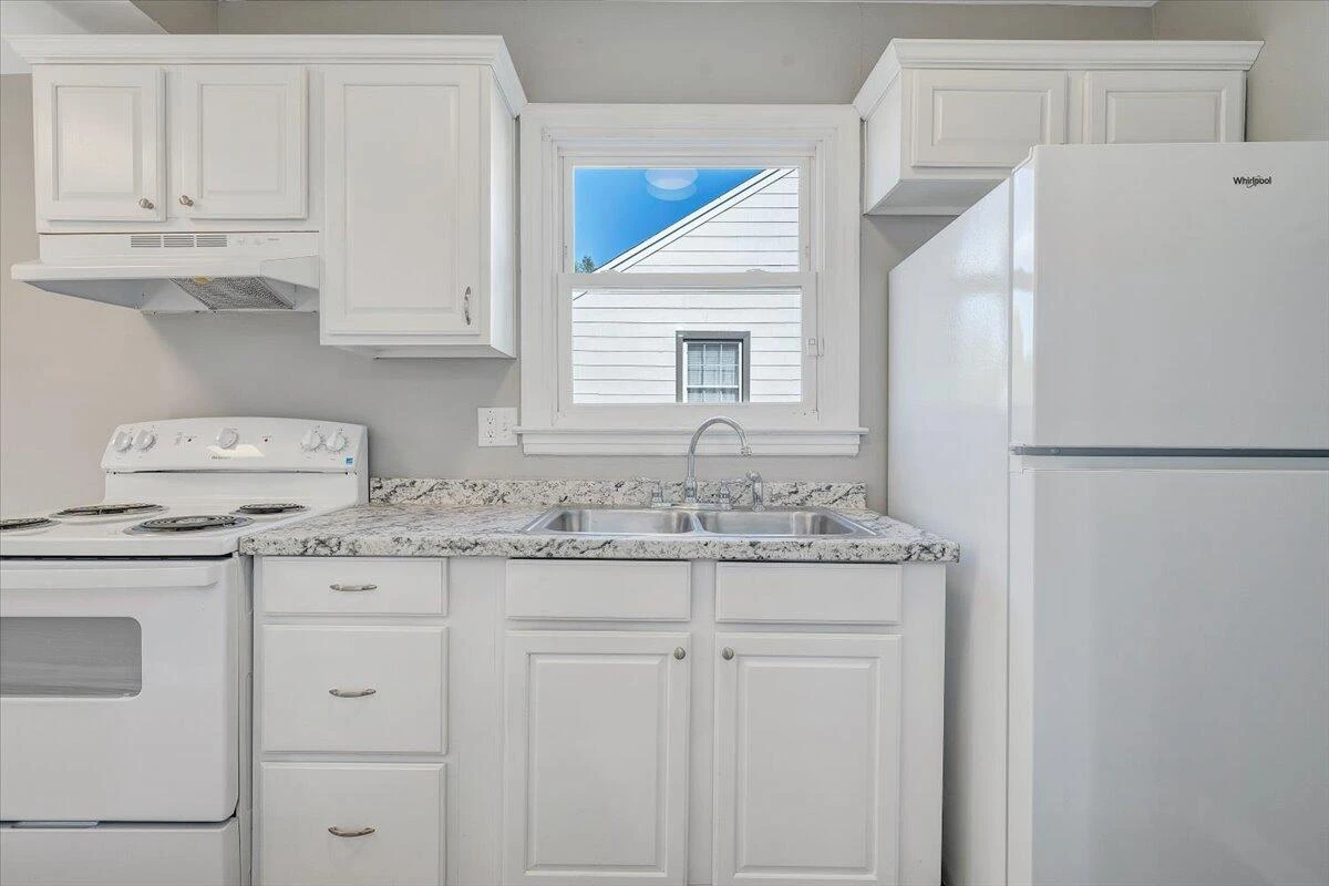 144 Courtney AVE NE - Photo 25