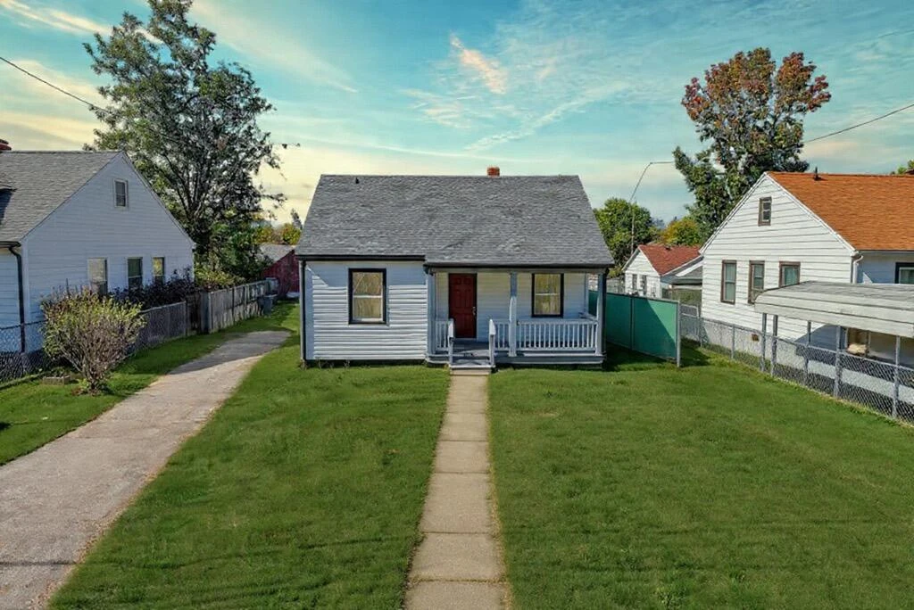 144 Courtney AVE NE - Photo 4