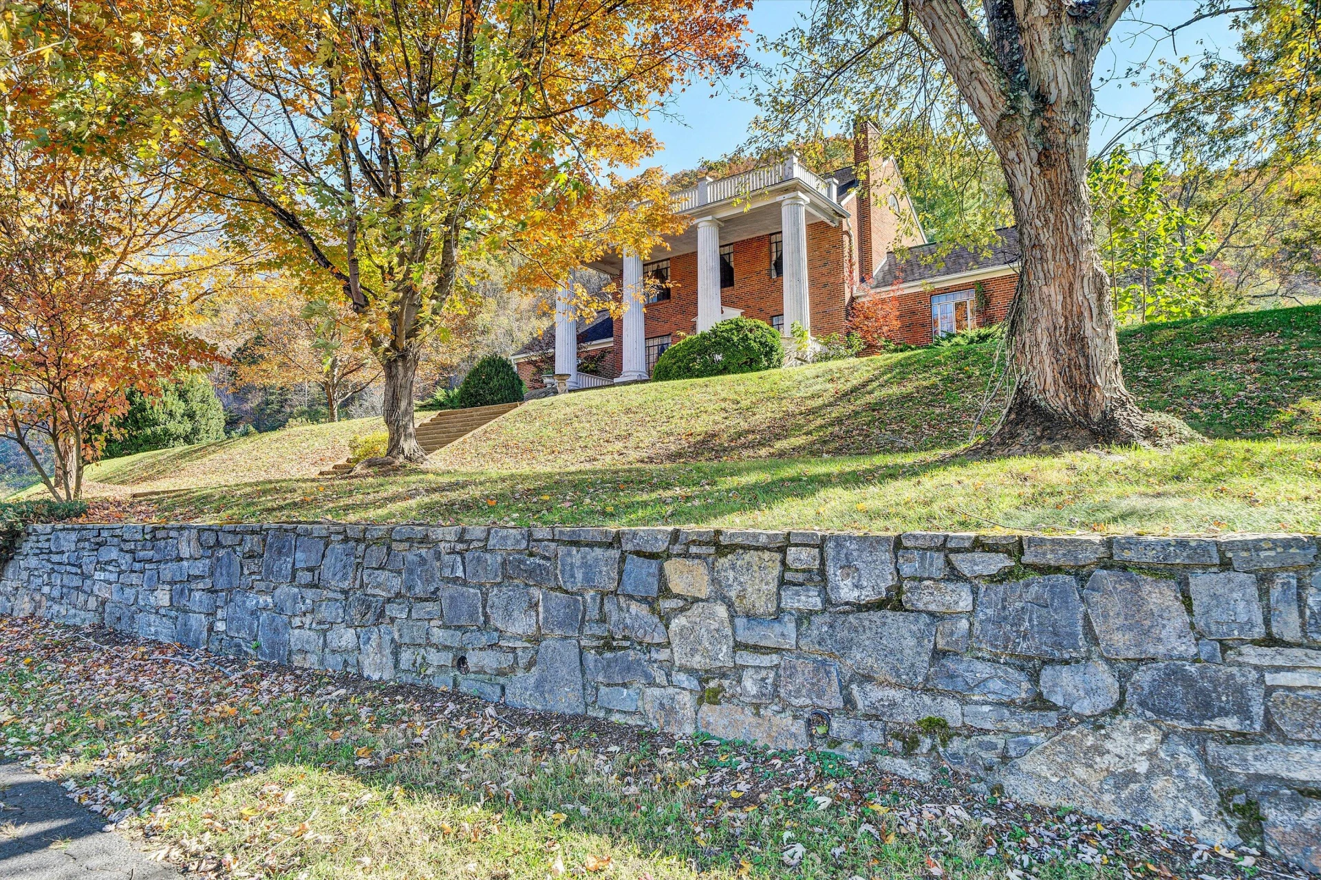 6247 Roanoke RD