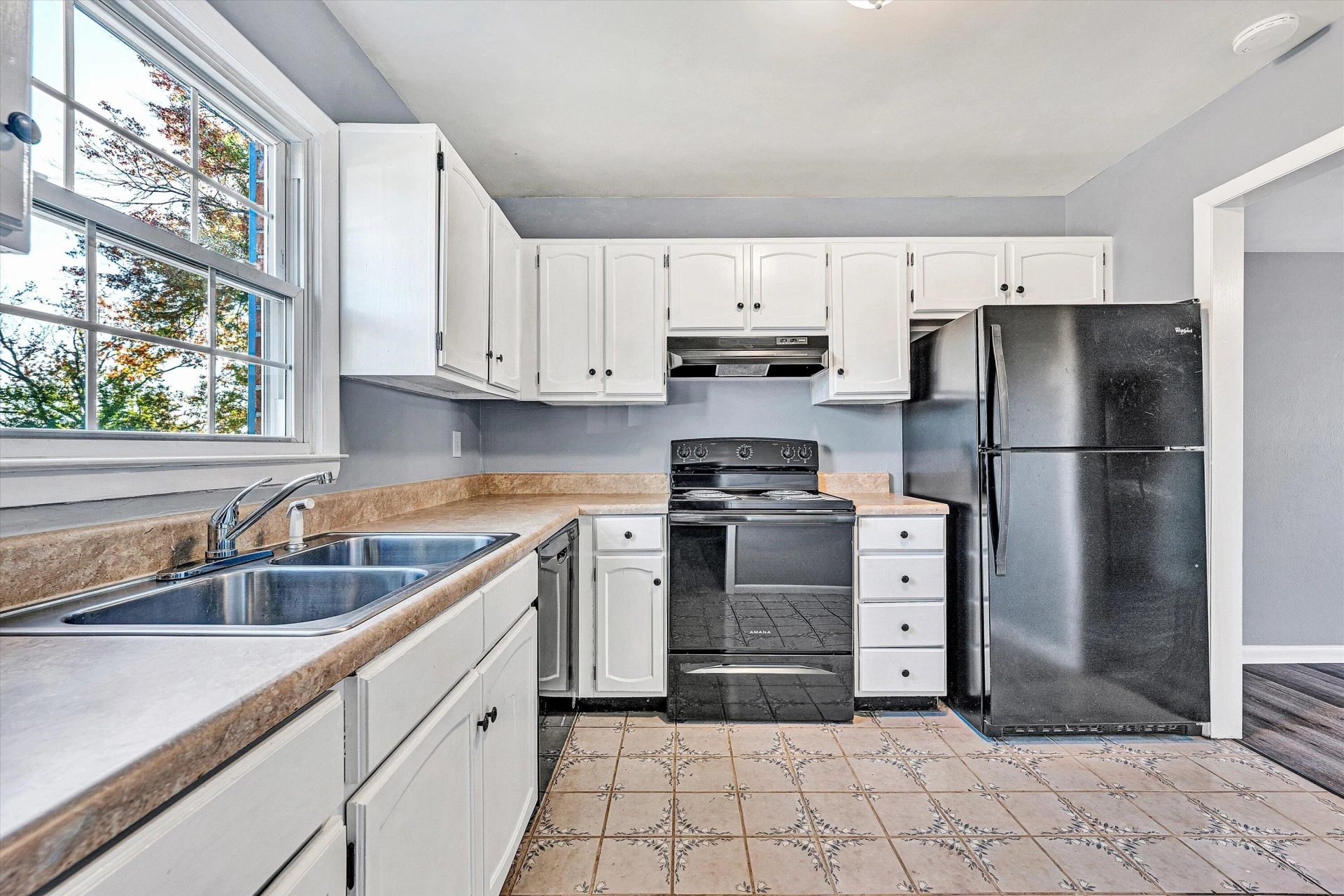 106 Southampton DR - Photo 3