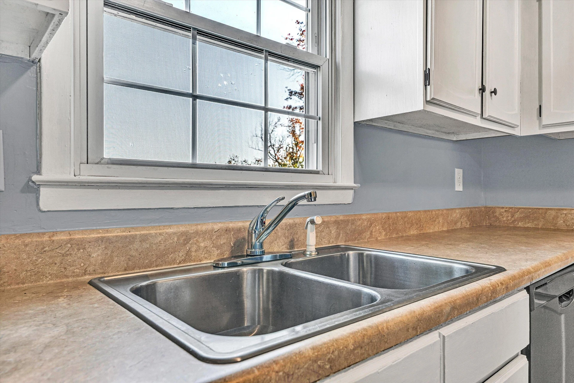 106 Southampton DR - Photo 5