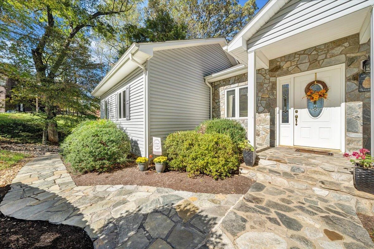 265 Hampton DR - Photo 14