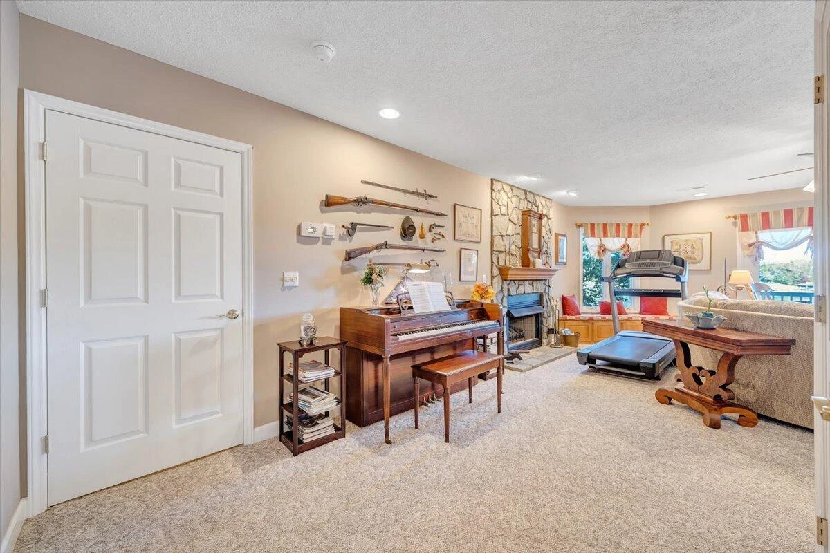 265 Hampton DR - Photo 64