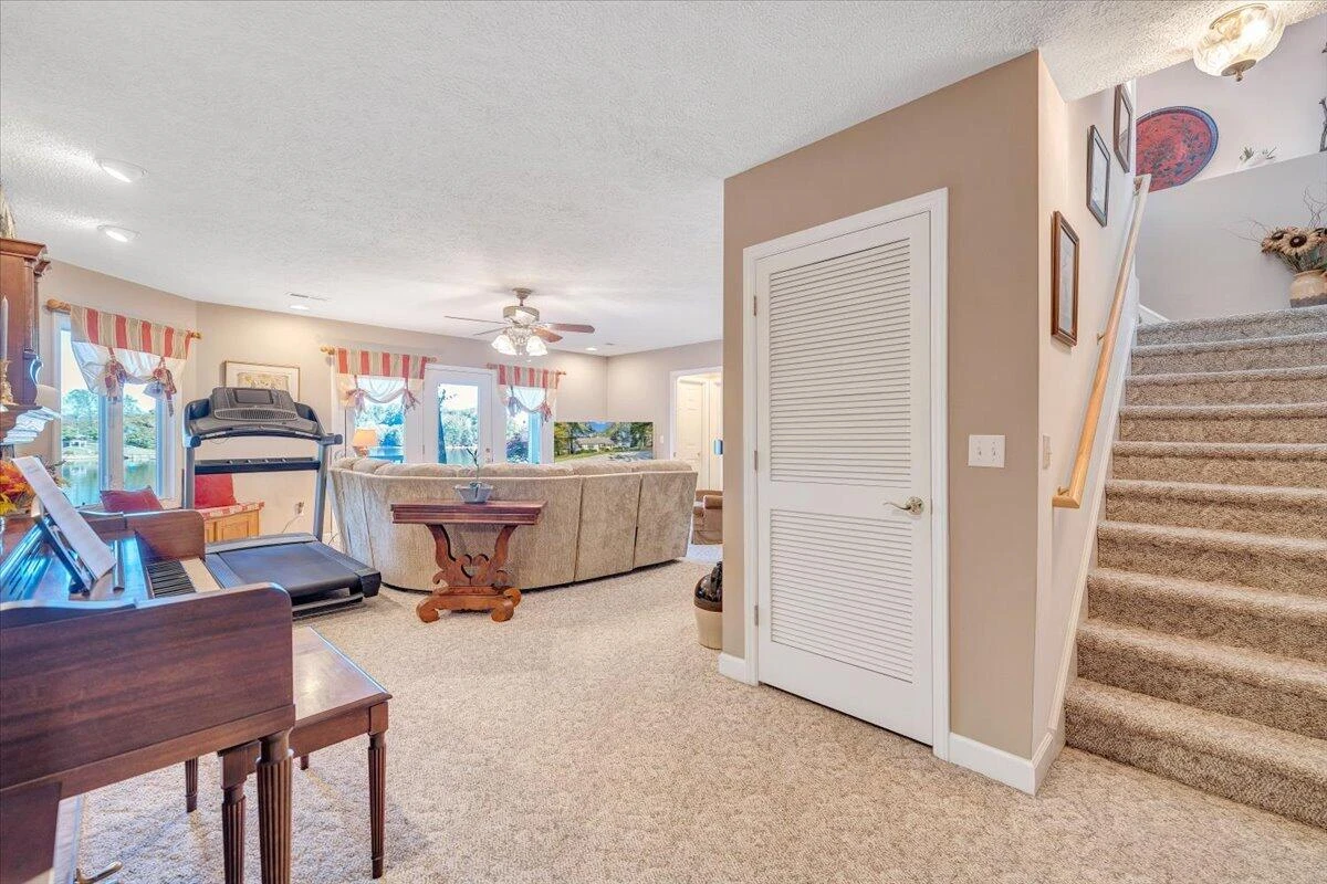 265 Hampton DR - Photo 65
