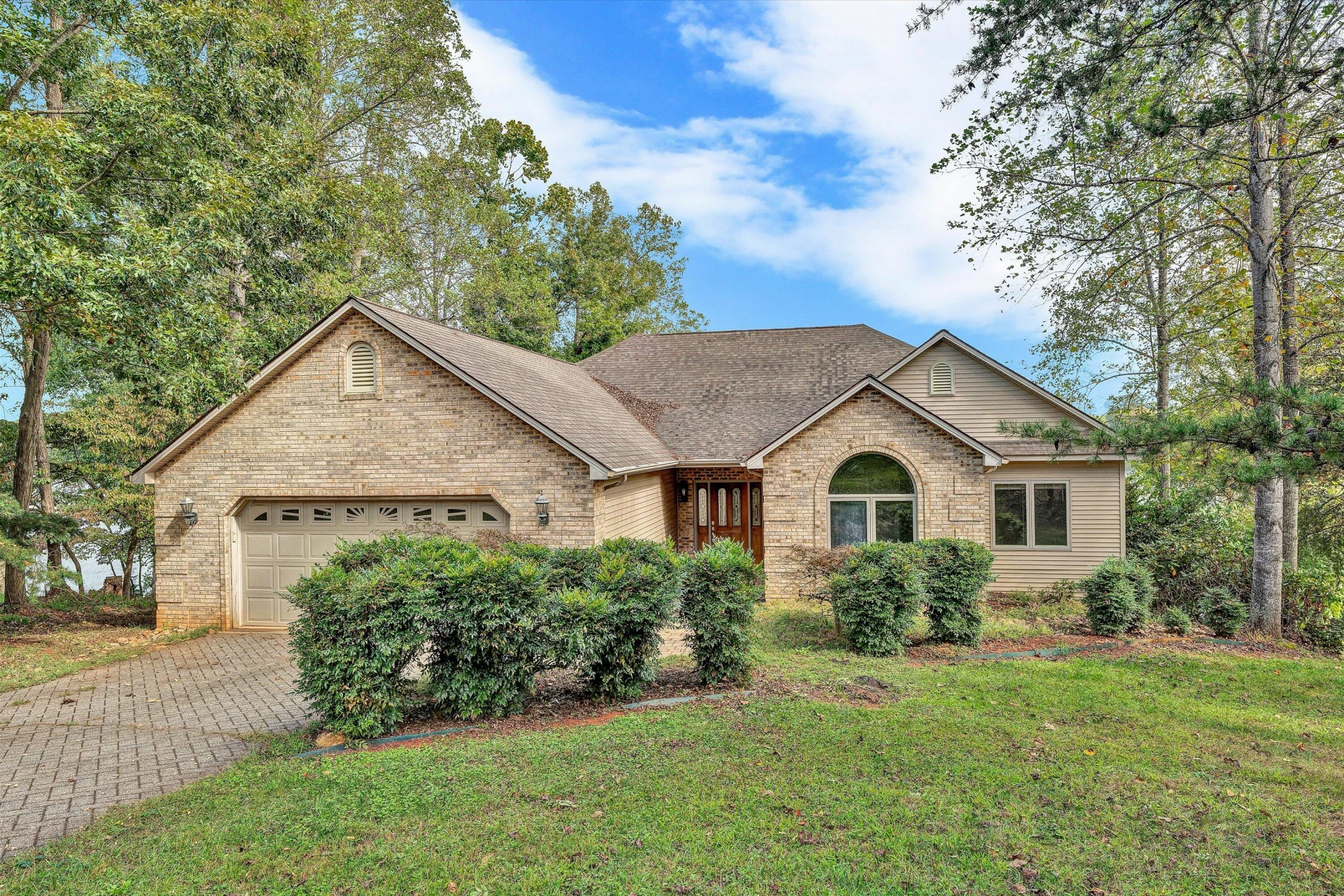 130 Travers CIR