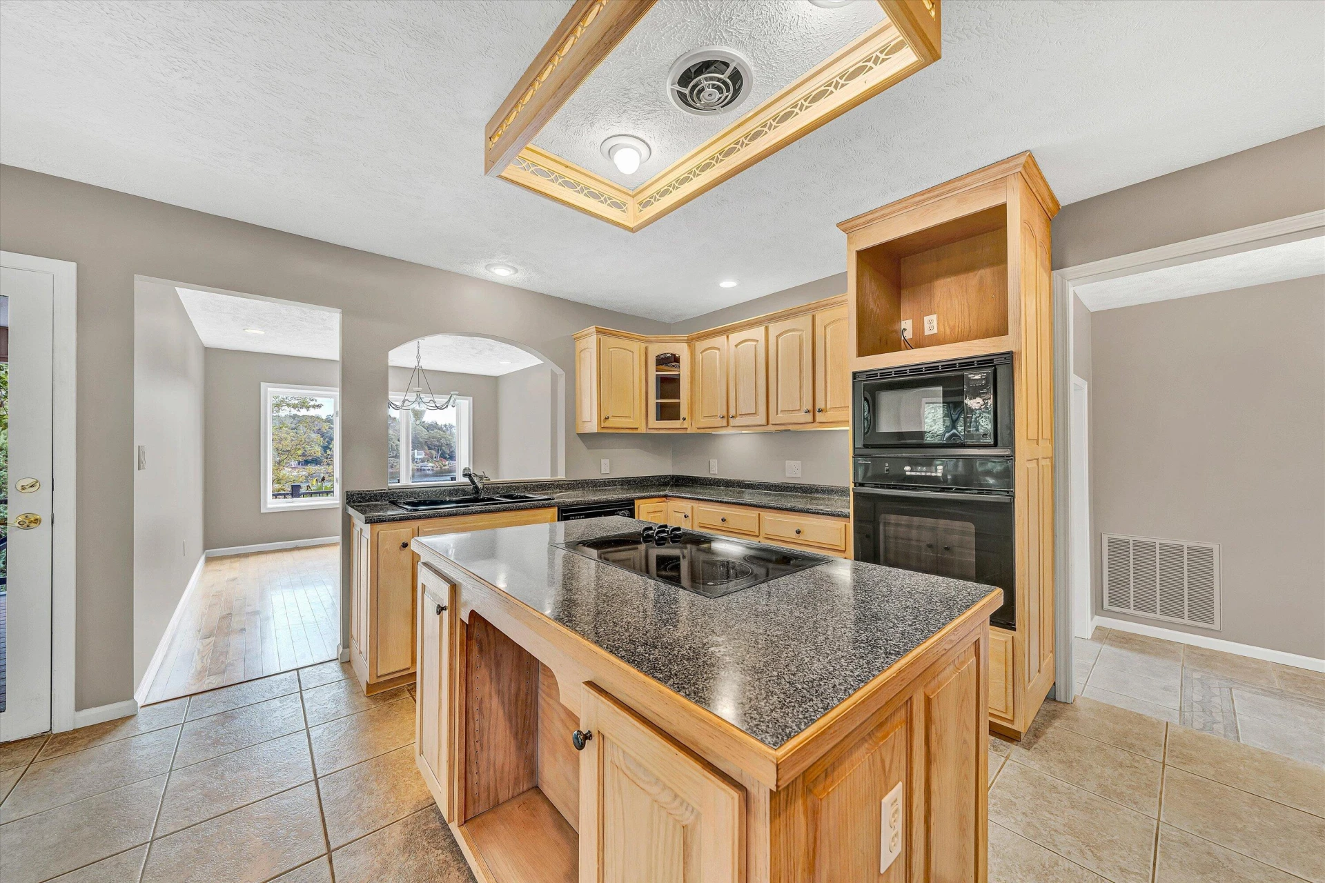 130 Travers CIR - Photo 15