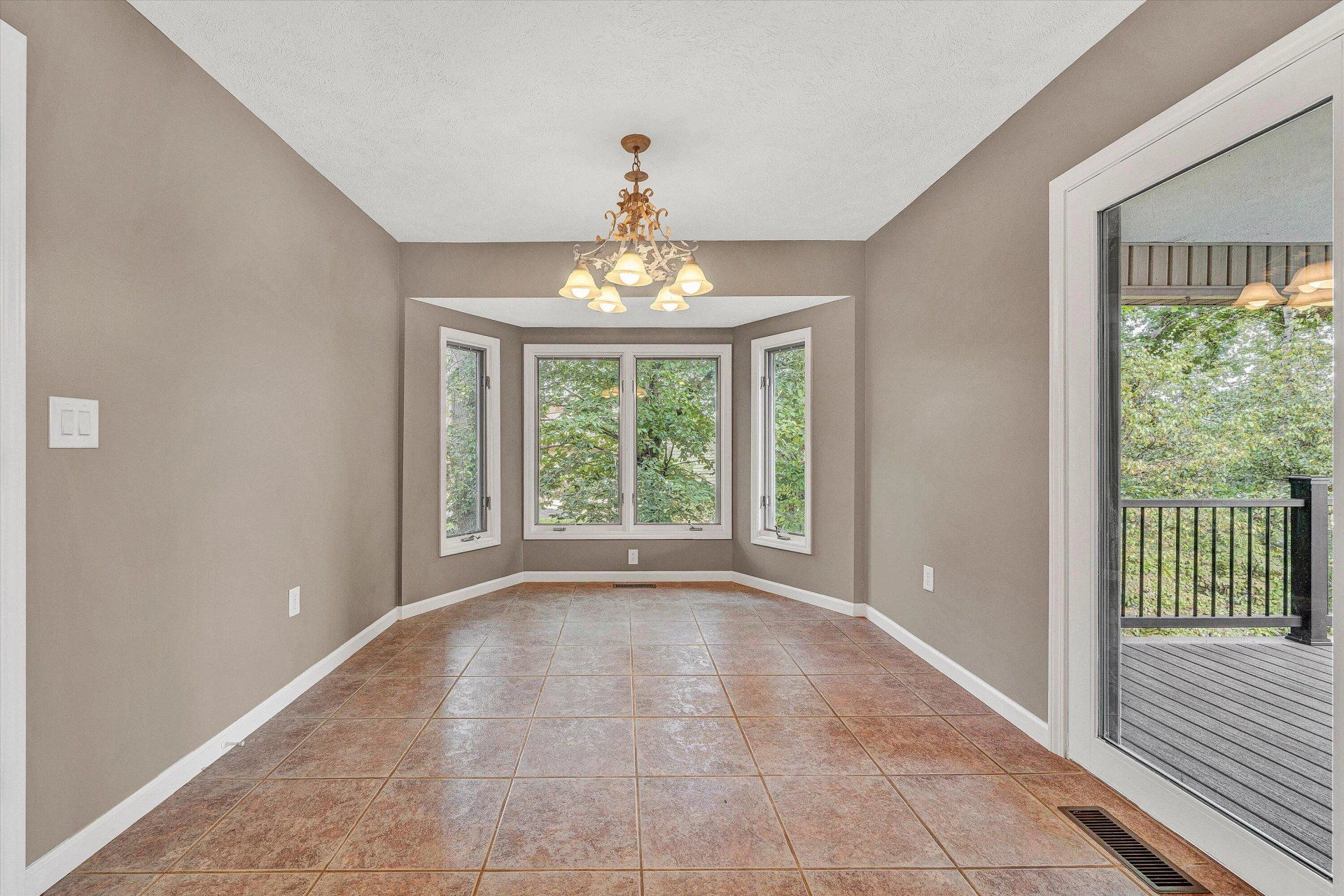 130 Travers CIR - Photo 19