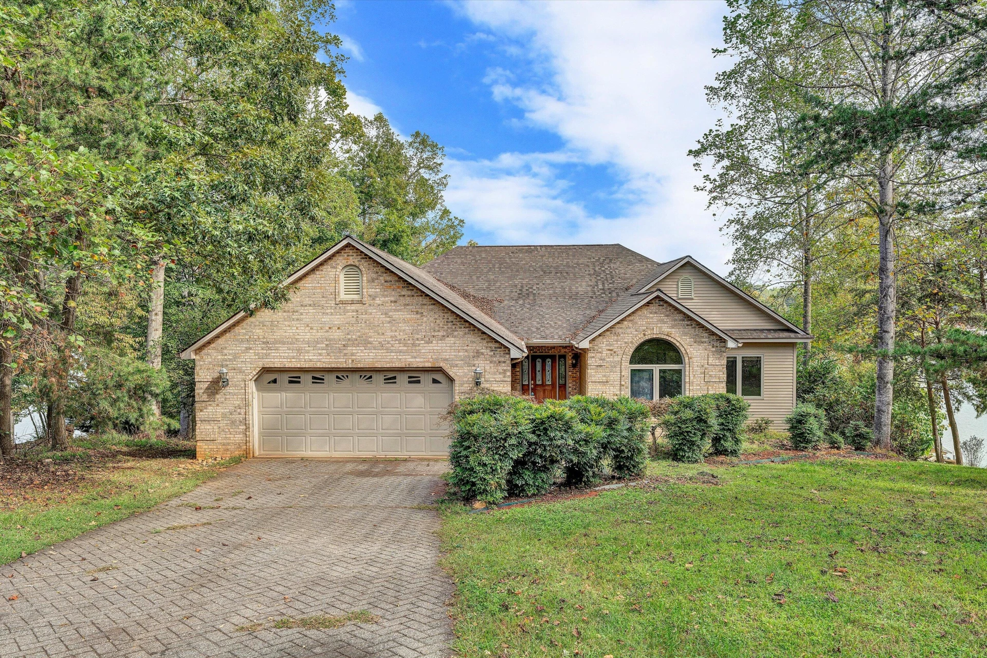 130 Travers CIR - Photo 2