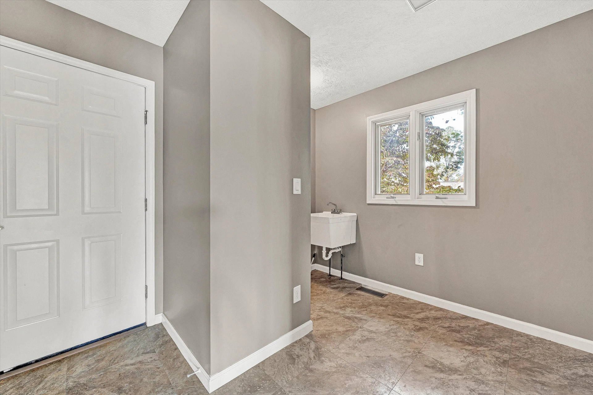 130 Travers CIR - Photo 24