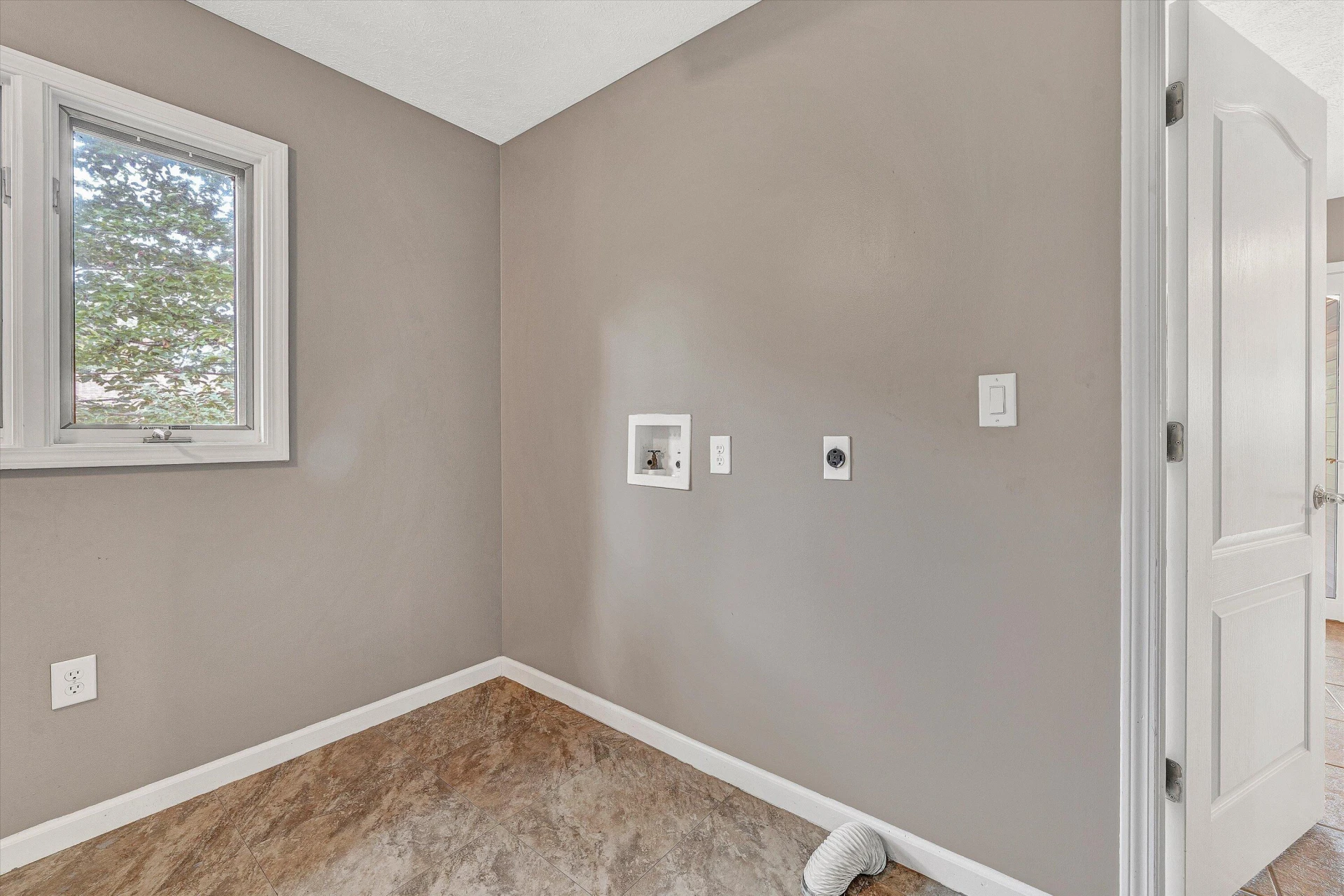 130 Travers CIR - Photo 25