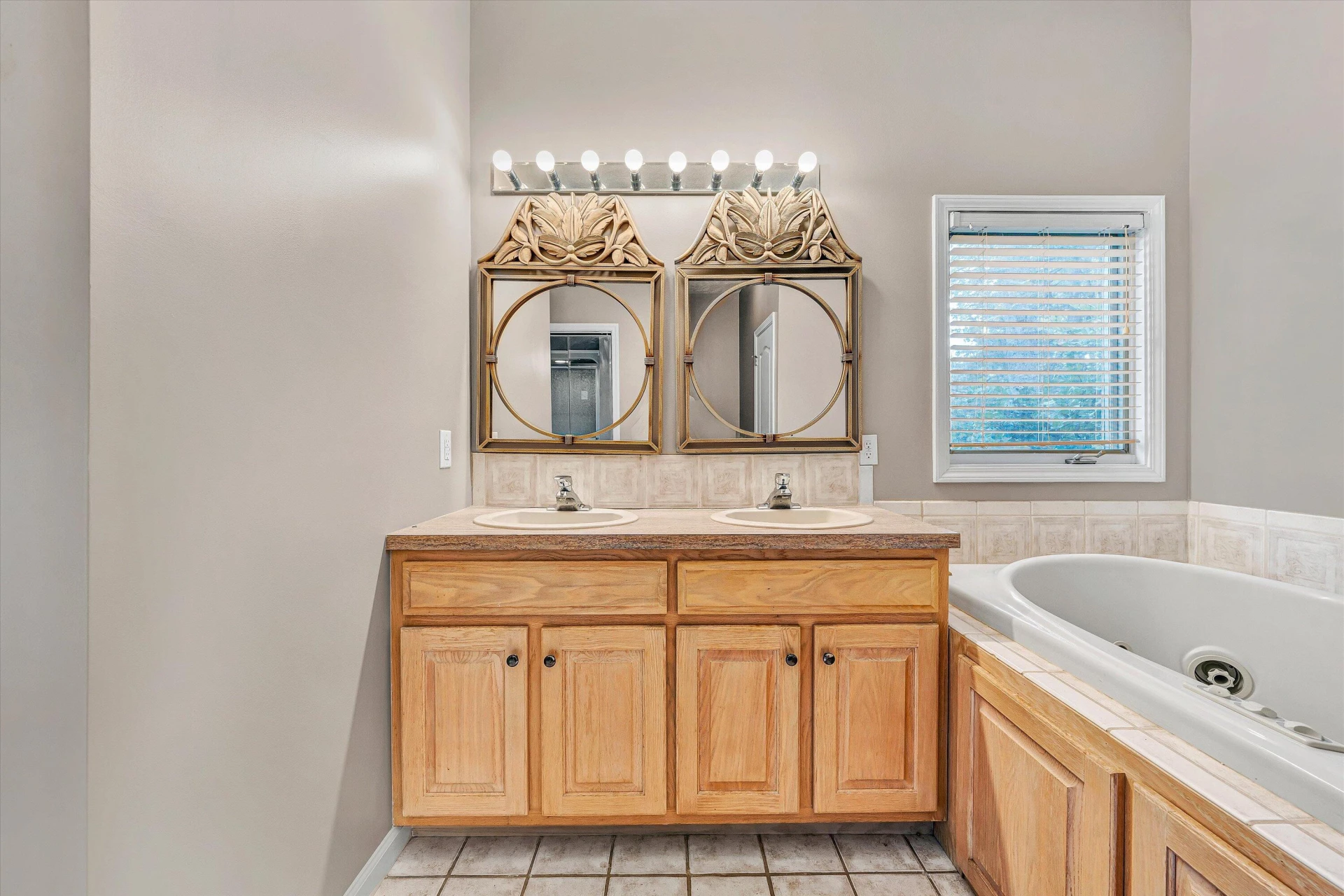 130 Travers CIR - Photo 30