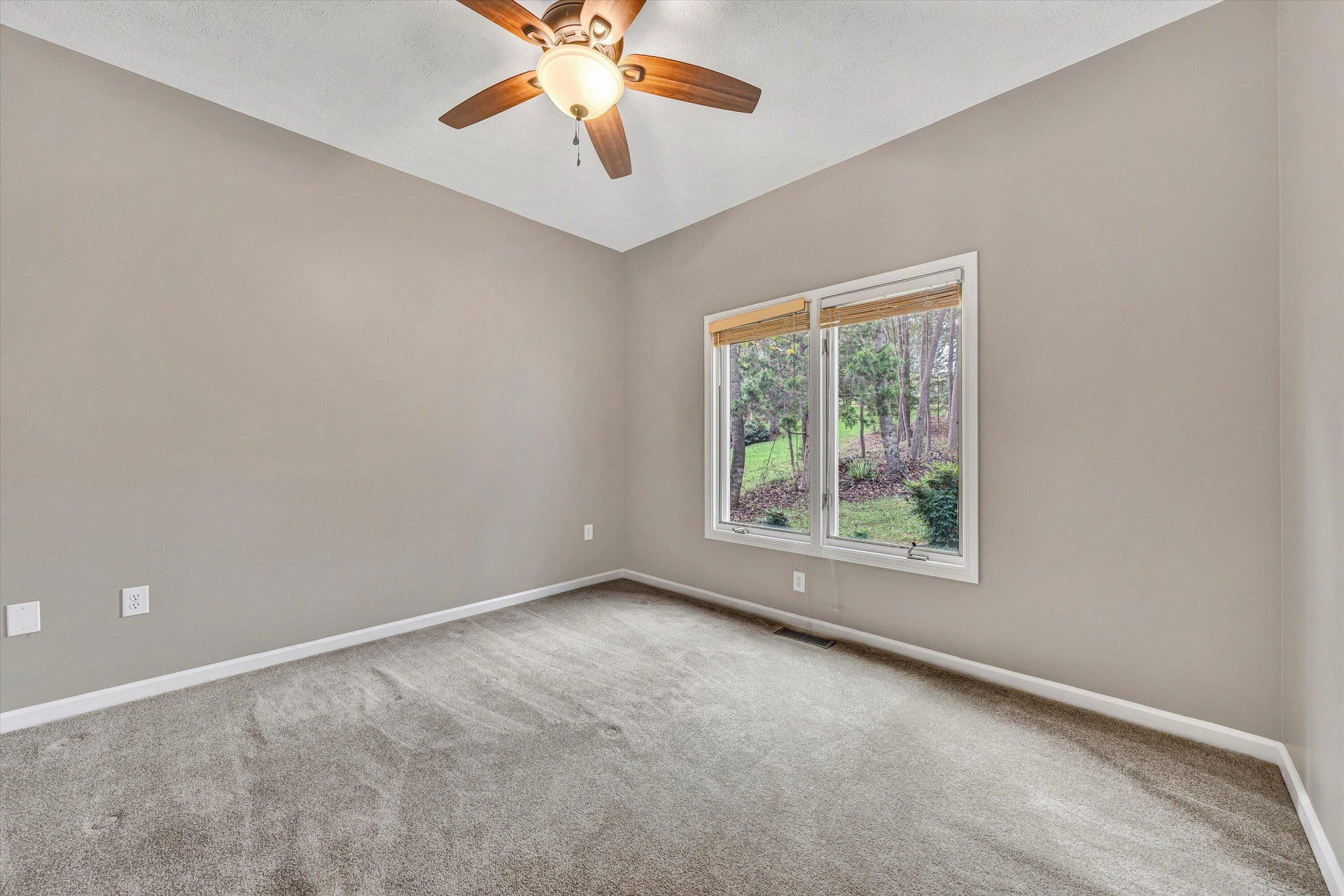 130 Travers CIR - Photo 32