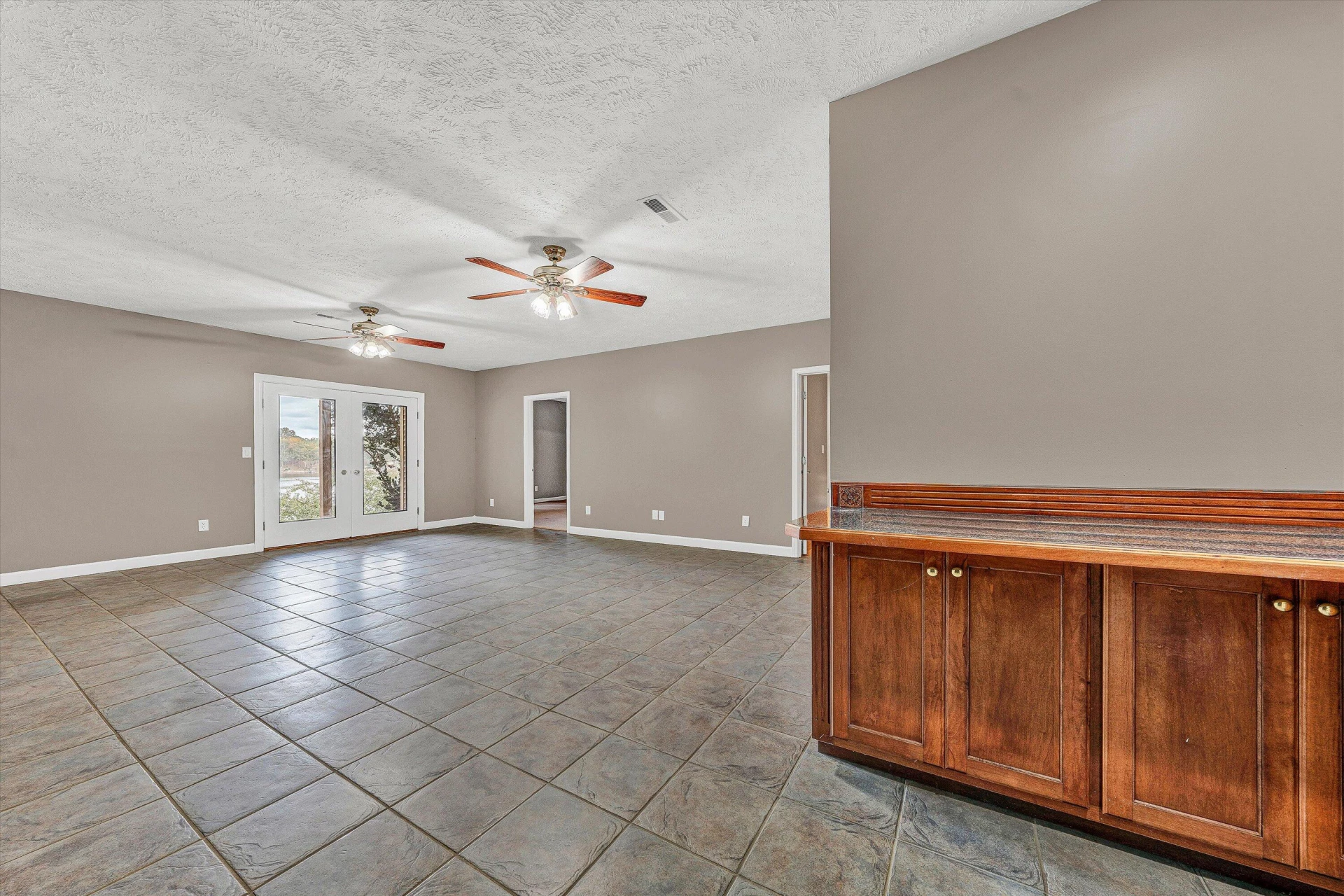 130 Travers CIR - Photo 37