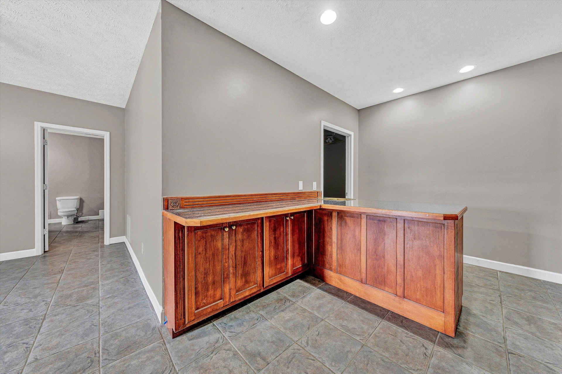 130 Travers CIR - Photo 38