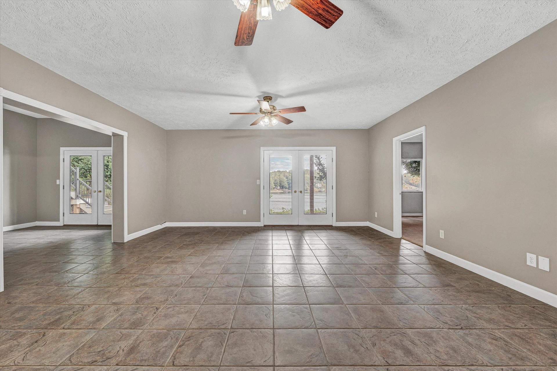 130 Travers CIR - Photo 39