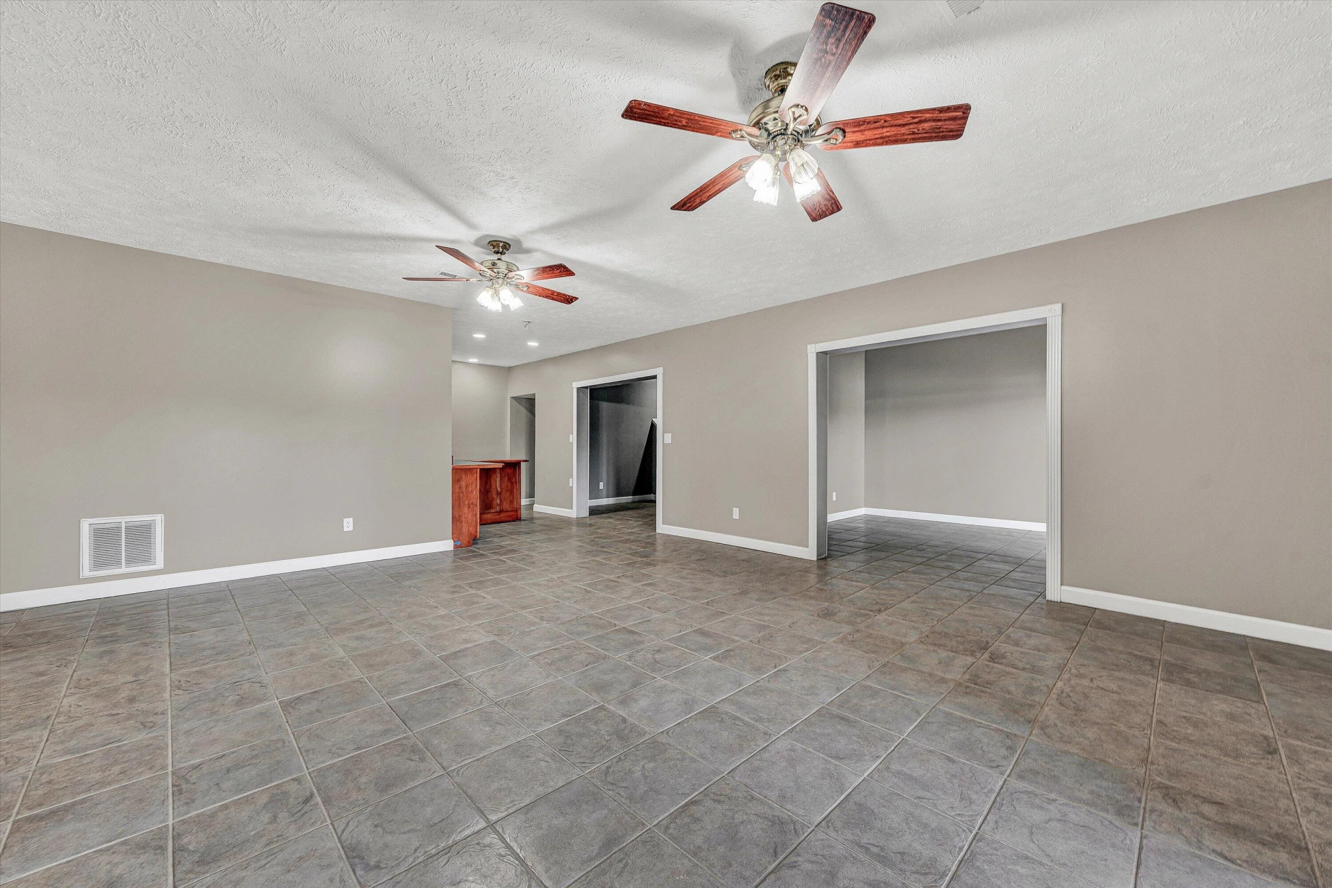 130 Travers CIR - Photo 40