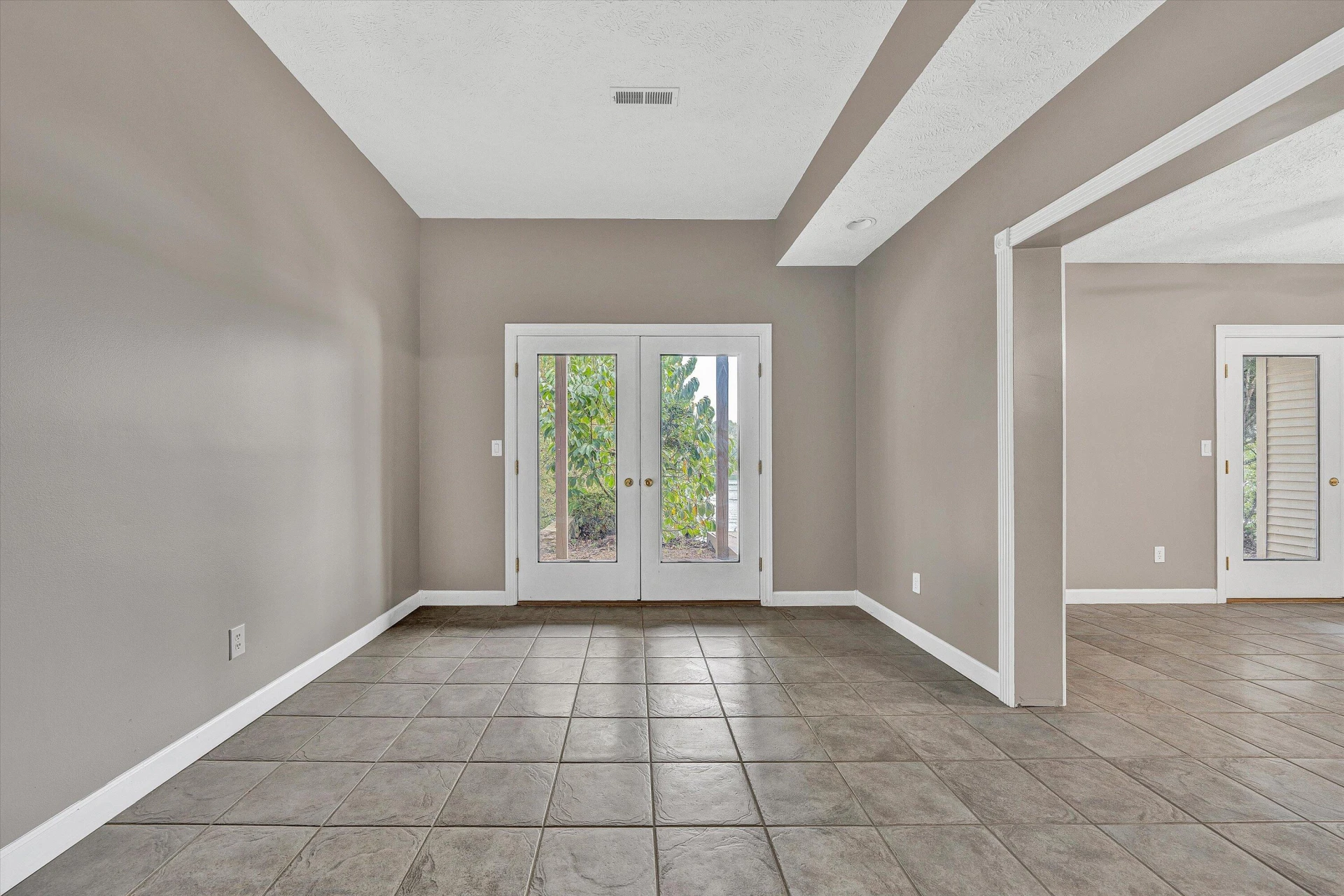 130 Travers CIR - Photo 41