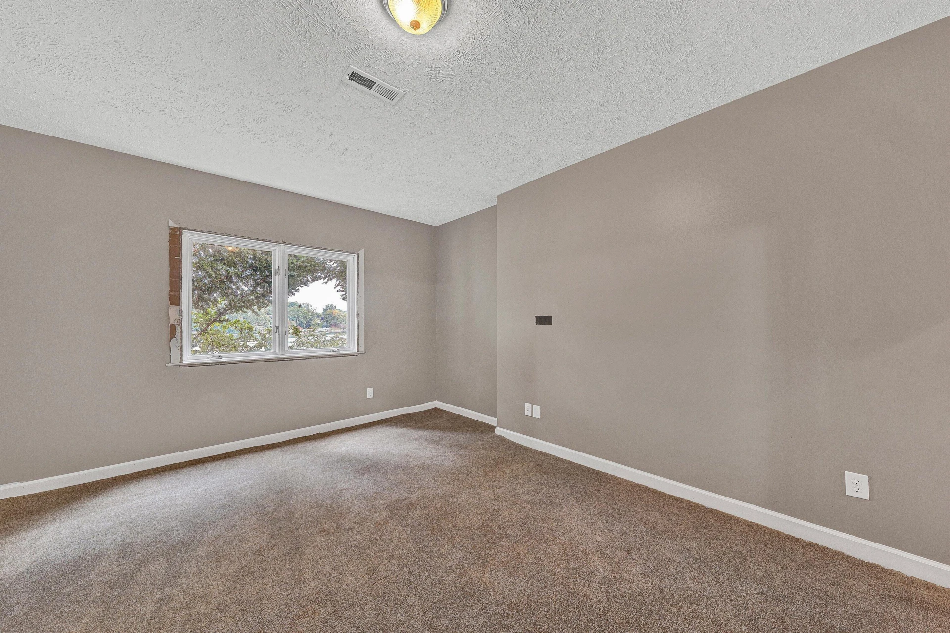 130 Travers CIR - Photo 43