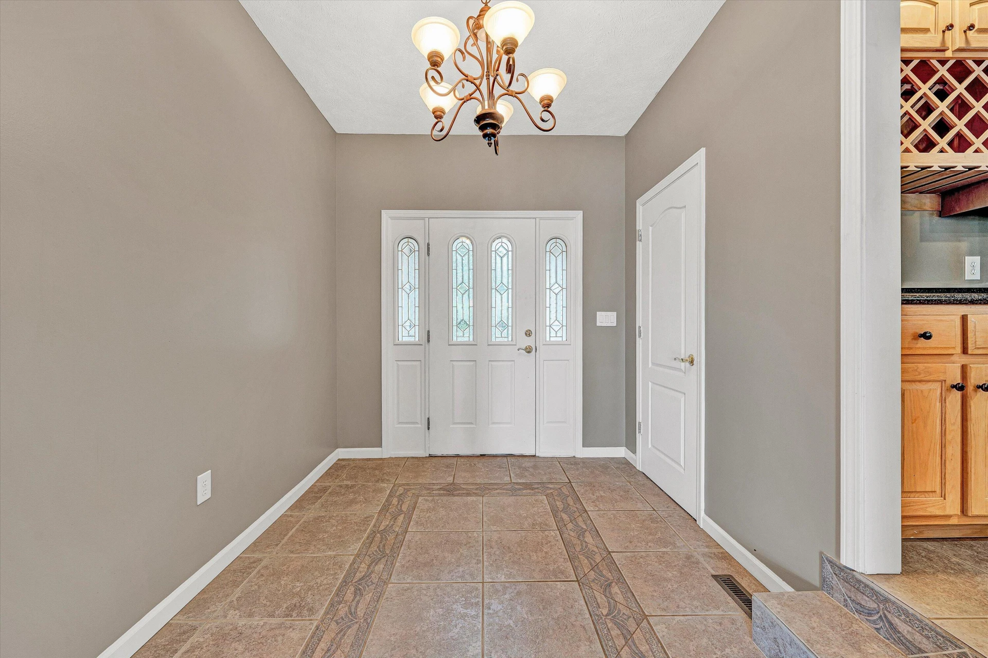 130 Travers CIR - Photo 8