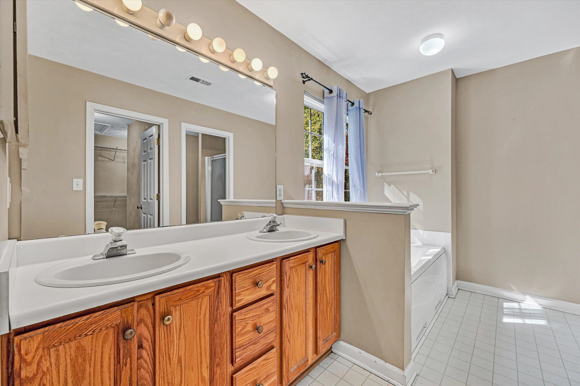 6039 Chagall DR - Photo 36
