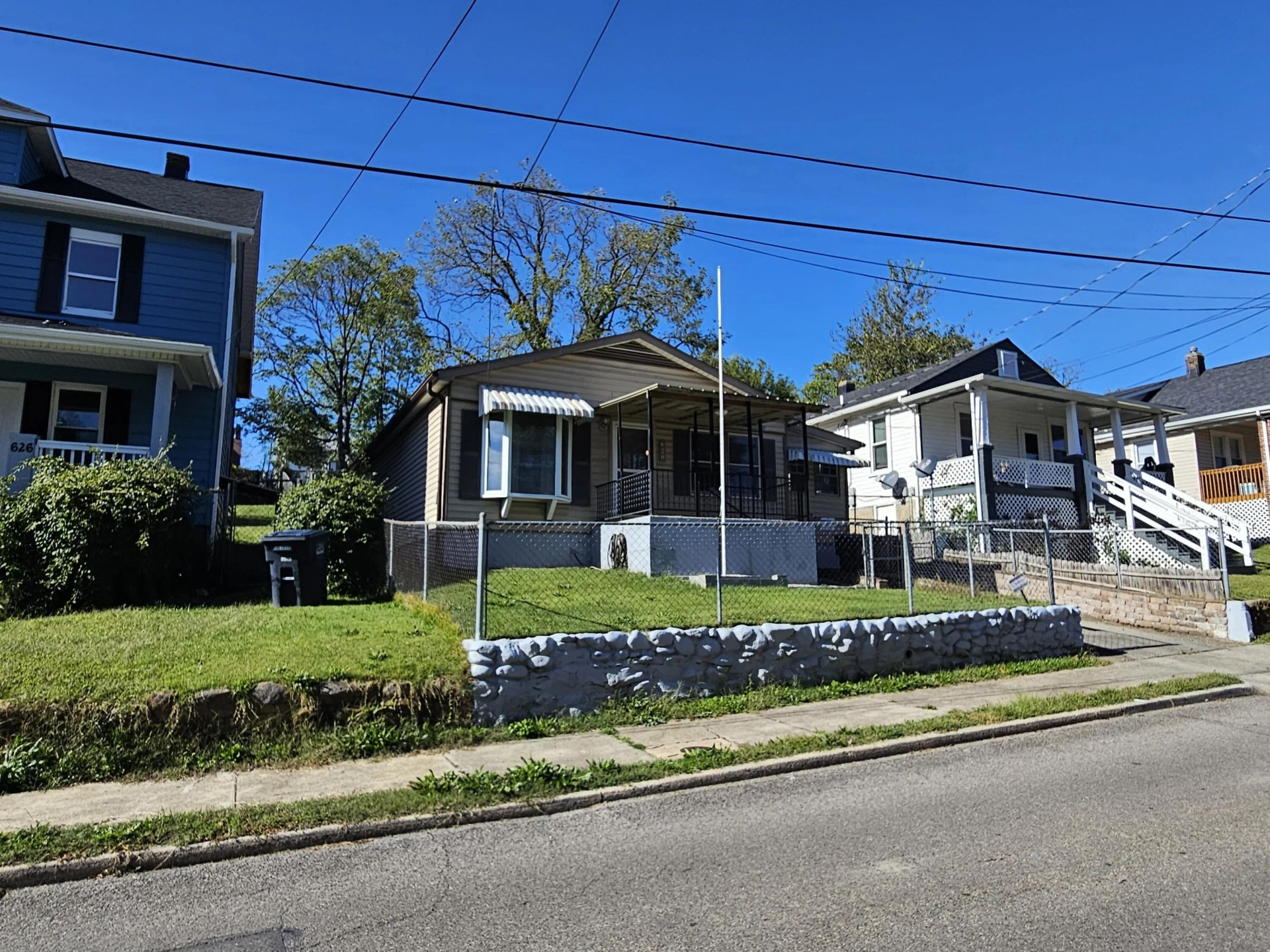 628 Montrose AVE SE