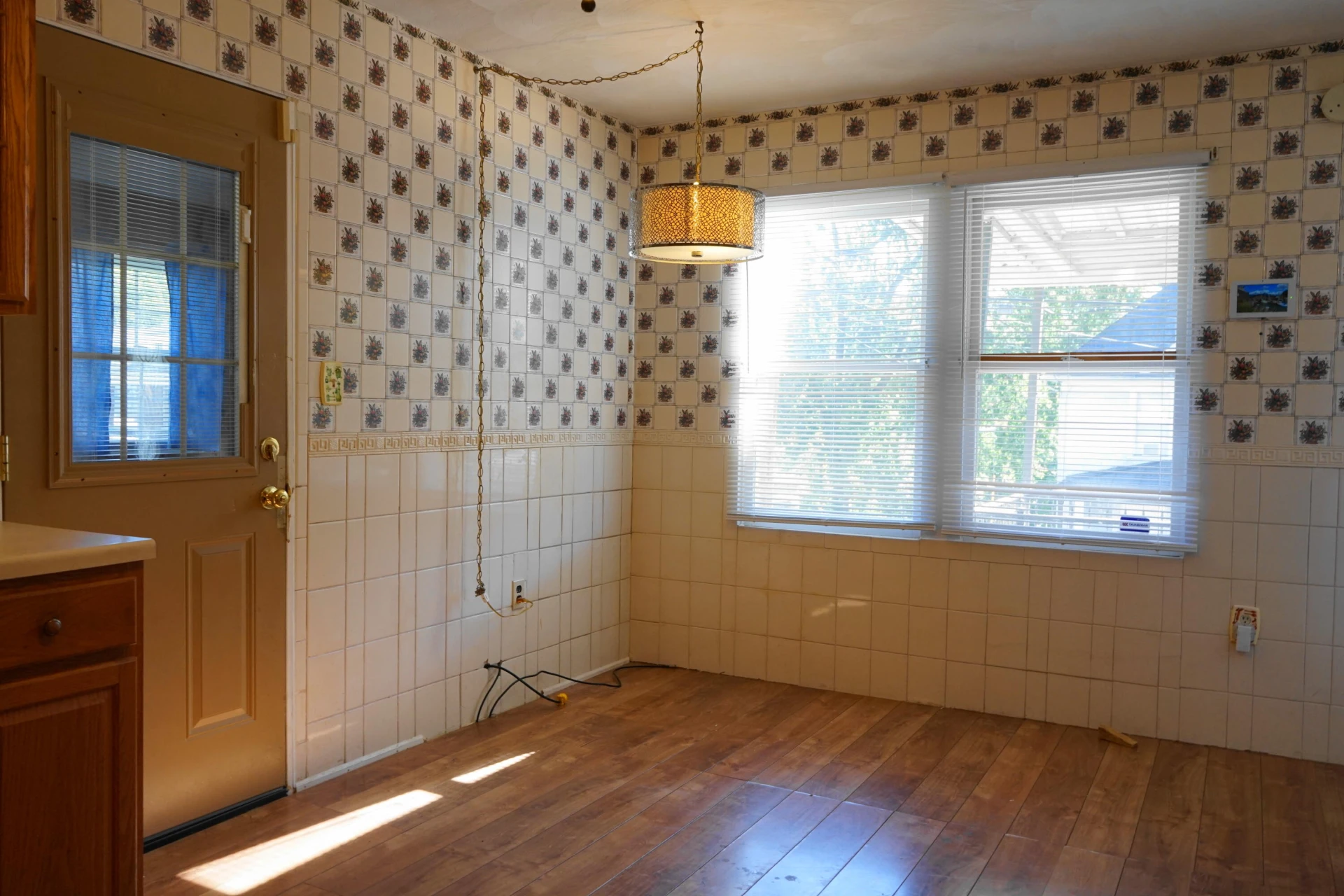 628 Montrose AVE SE - Photo 12