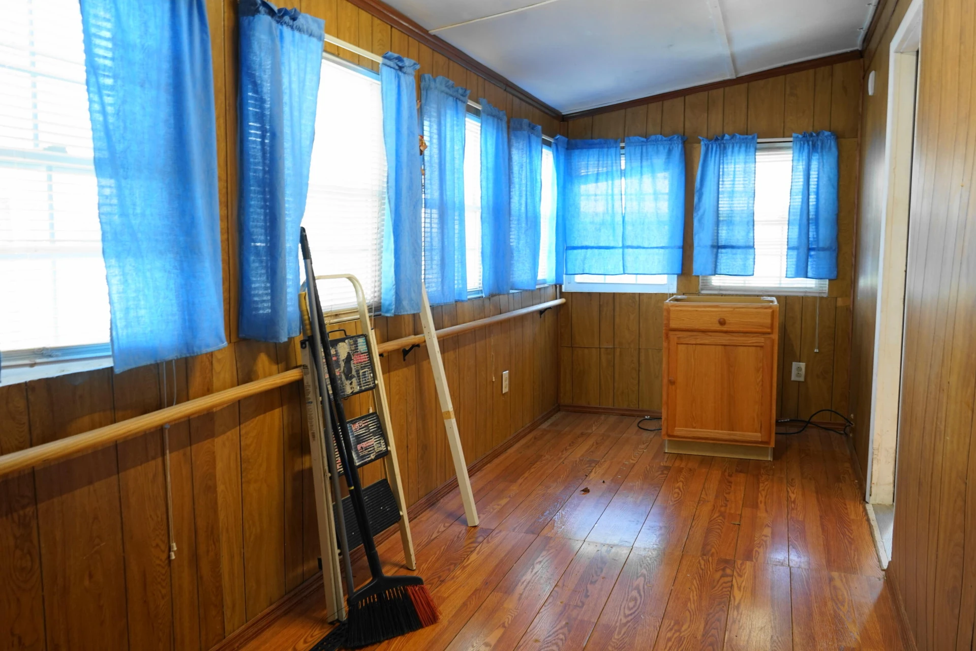 628 Montrose AVE SE - Photo 17