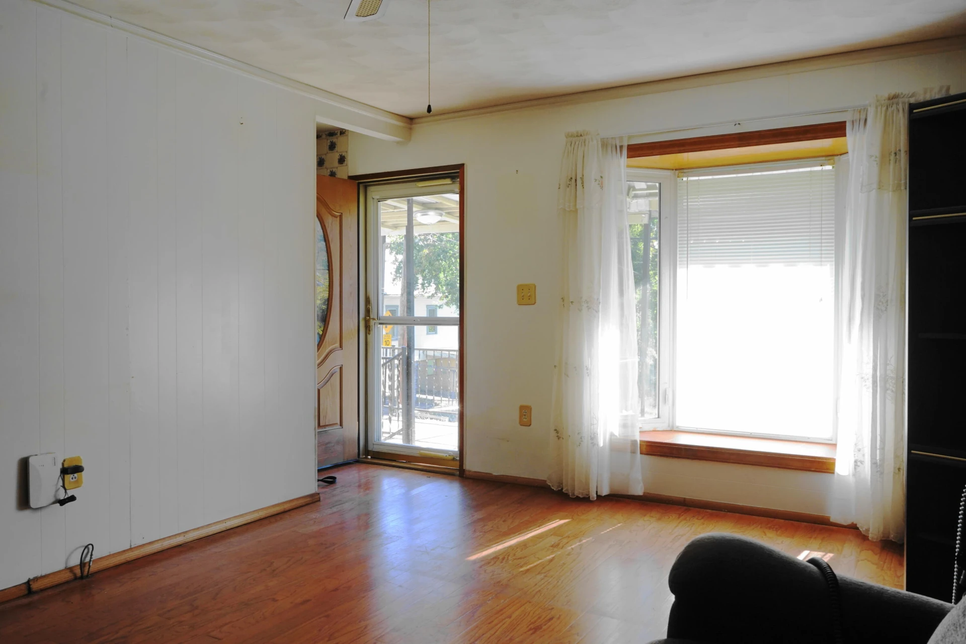 628 Montrose AVE SE - Photo 4