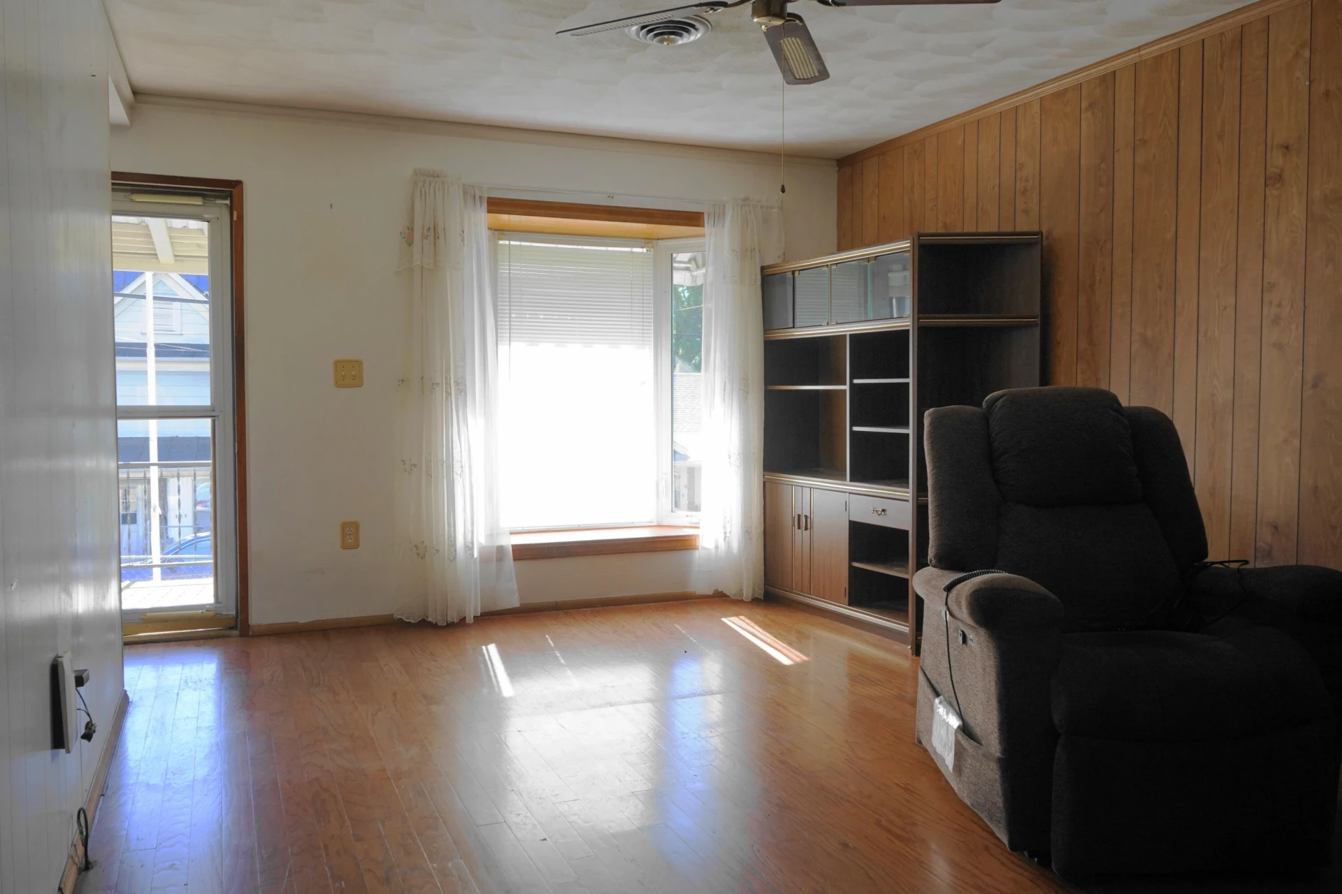 628 Montrose AVE SE - Photo 5