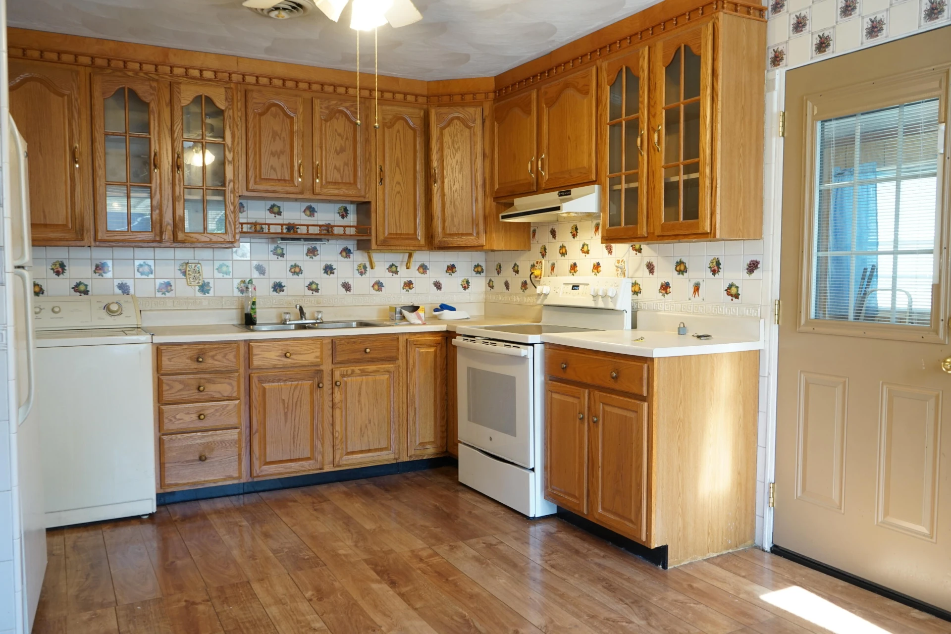 628 Montrose AVE SE - Photo 8